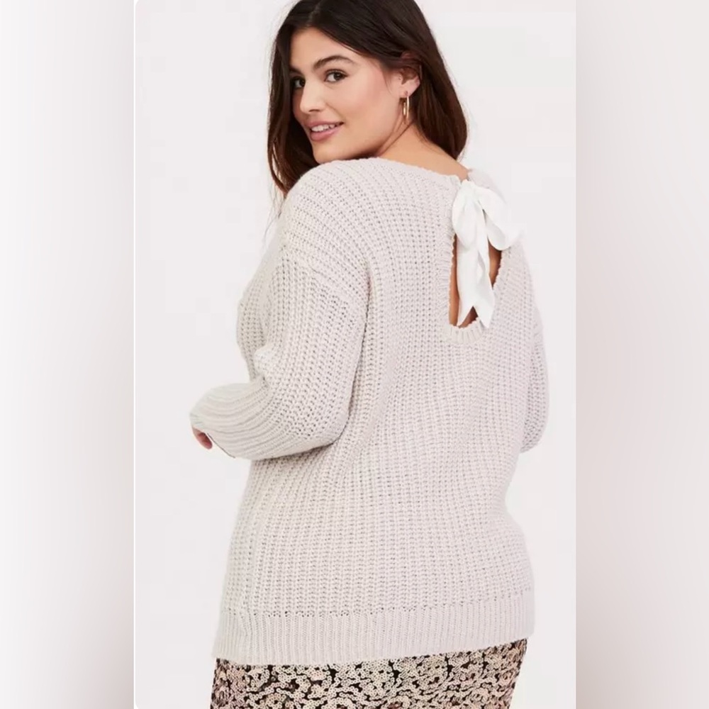 Torrid Women’s 2X Ivory‎ Cable Pullover Keyhole Fisherman Knit Bow Back Sweater
